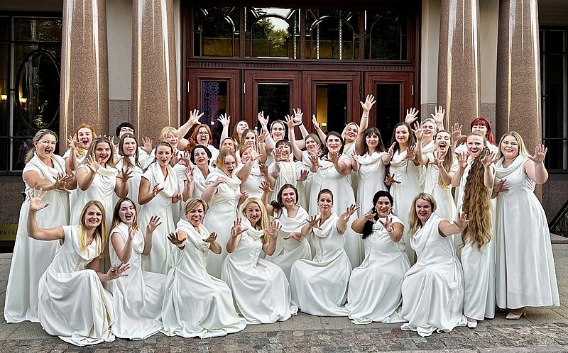 Latvijas Universitātes sieviešu koris "Balta" aicina uz 25. jubilejas koncertu "Dziesmu vainags"