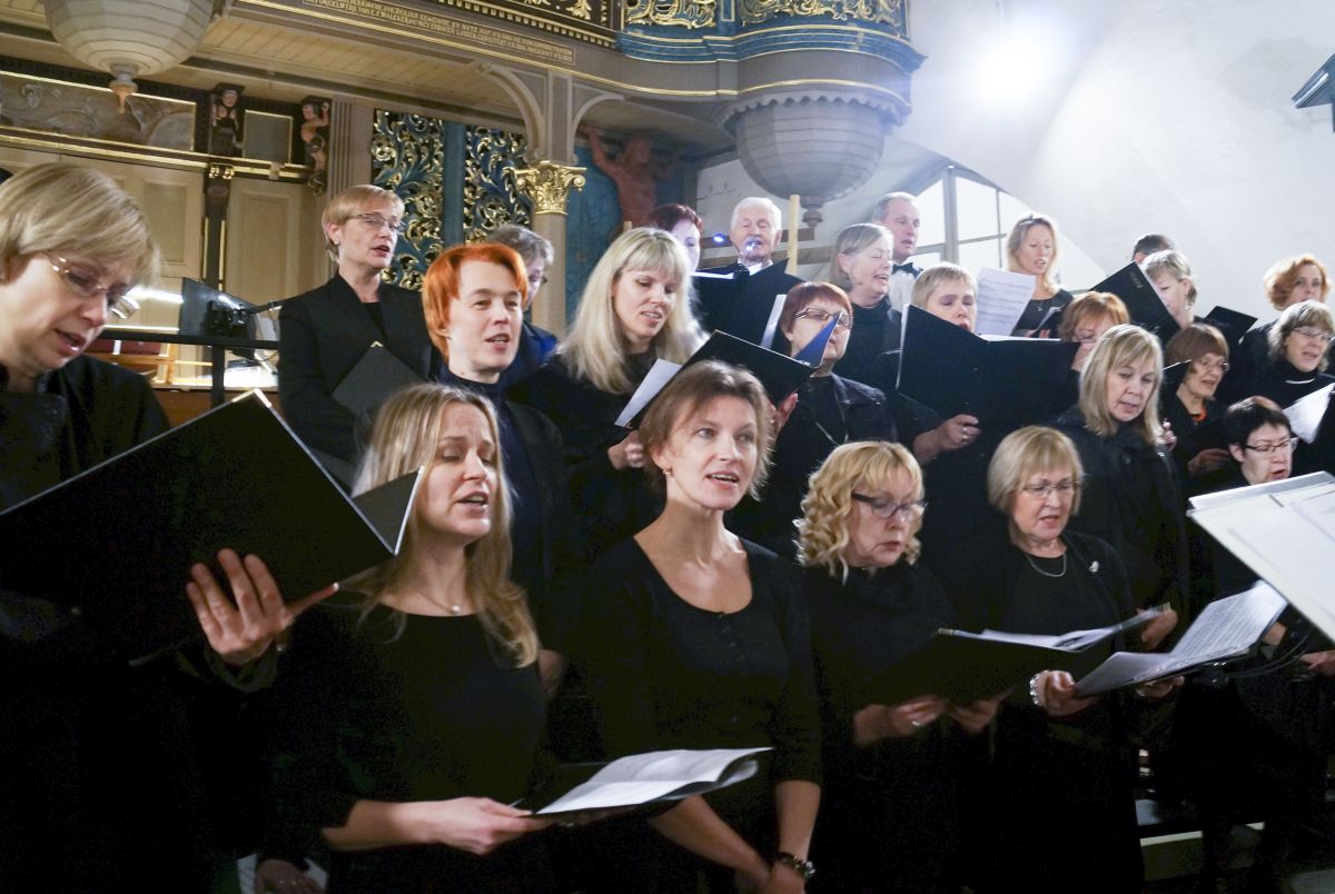 LU absolventu jauktais koris "Jubilate" Gaismas dievkalpojumā 2017.gadā